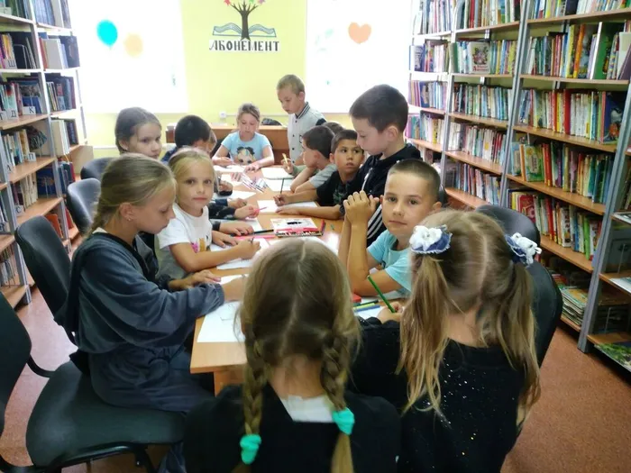 Дети рисуют и обсуждают